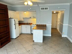 Building Photo - 311 W Ashley St