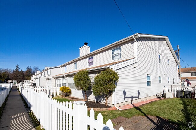 Building Photo - 34A Anita St