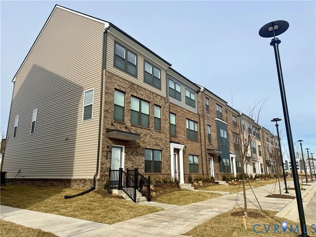 Foto del edificio - 9440 Alquist St