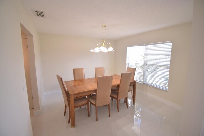 Foto del edificio - 2198 SW Cameo Blvd