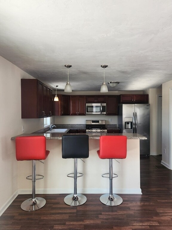 Foto del edificio - 24 Bittersweet Blvd