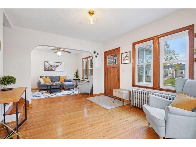 Foto del edificio - 1705 Ivy Ave E