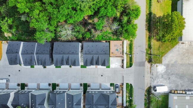 Foto del edificio - 5308 Kindred Gdn Ln