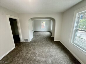 Building Photo - 833 Work Dr