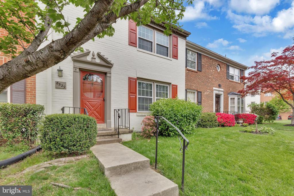 Foto principal - 8529 Lakinhurst Ln