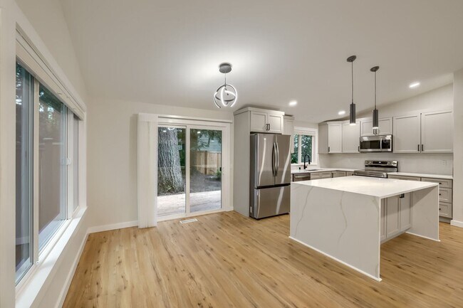 Foto del edificio - Bright & Charming 4bed/2.5bath in Desirable Edmonds Neighborhood!