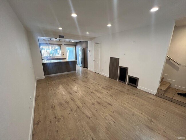 Foto del edificio - 16751 Parthenia Street Apt ##3, Los Angele...