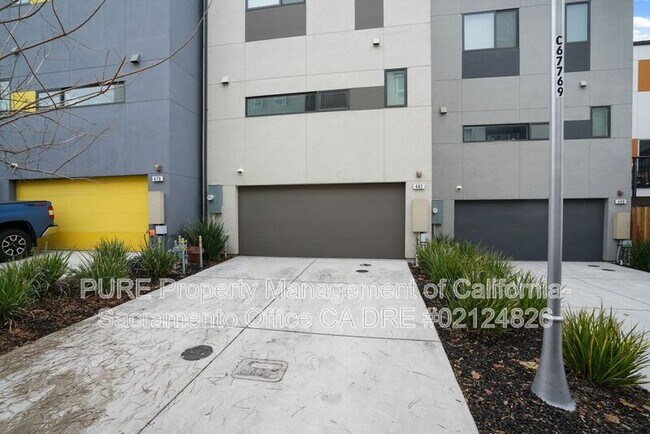 Building Photo - 482 Garden St