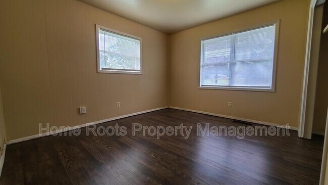 Foto del edificio - 8825 Country Club Dr