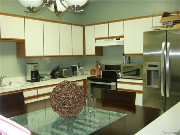 Building Photo - 41776 Independence Dr