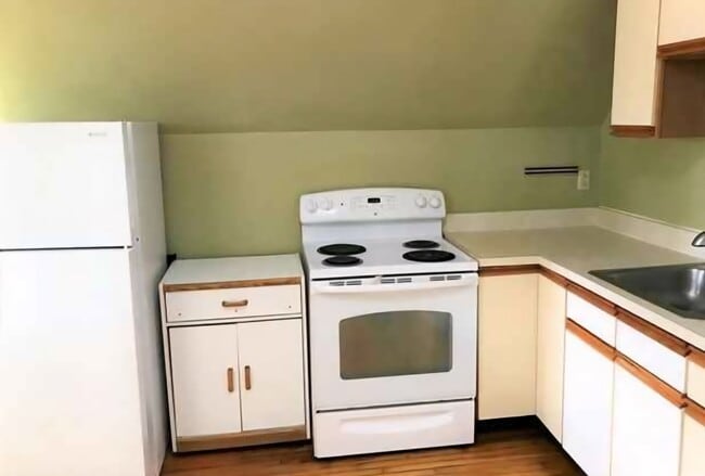 Kitchen - 82 Park Ave