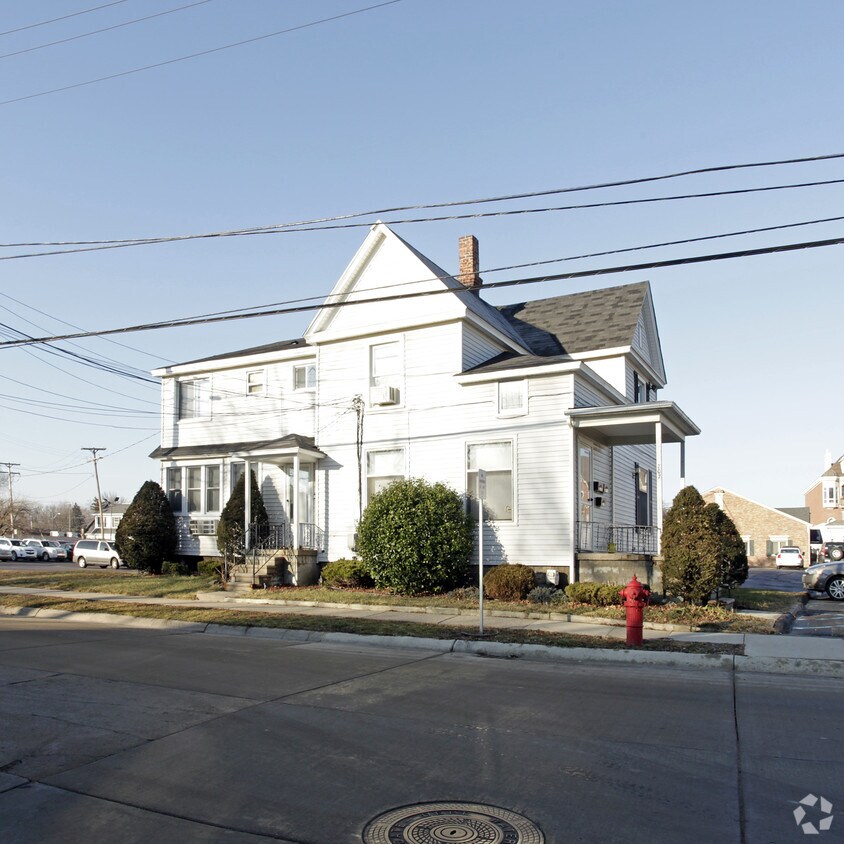 Primary Photo - 707 Deer St