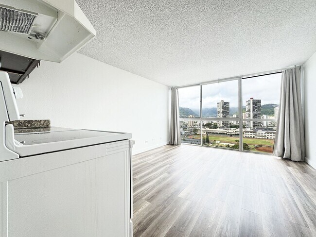 Building Photo - Waikiki Condo with One Assigned Parking Space