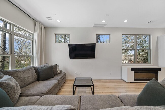 Foto del edificio - 5320 Creekmont Timbers Trl