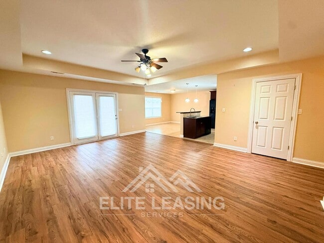 Building Photo - Beautiful 3 Bed, 2 Bath One-Level Home | HOA Maintained
