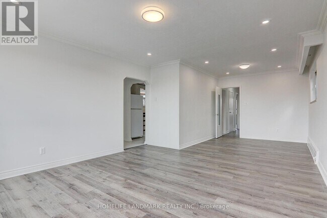 Photo du bâtiment - 8 Hanson Rd