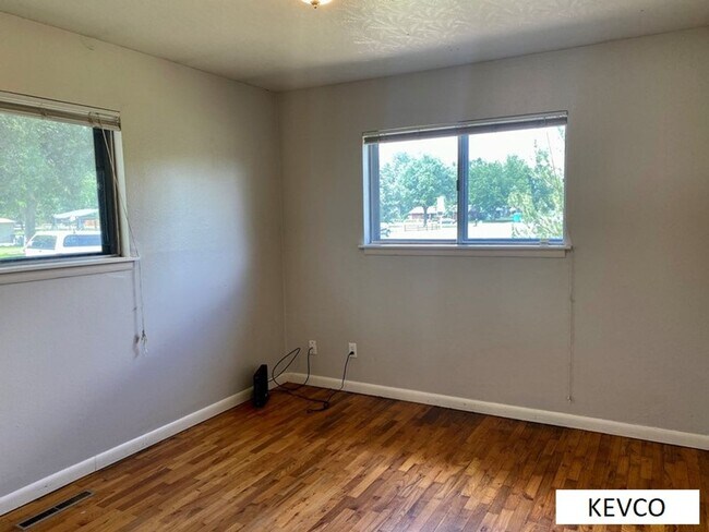 Foto del edificio - 1100-1102 Castlerock Dr