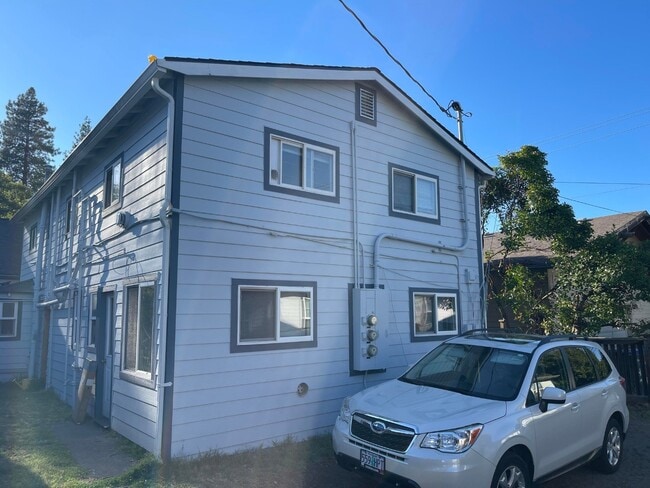 Building Photo - 36 Dewey St