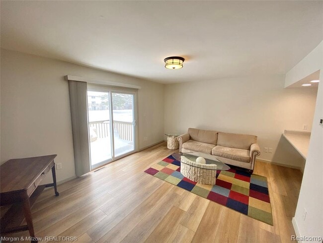 Building Photo - 7230 Bluewater Dr