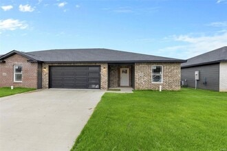 Building Photo - 104 Beechwood Ln