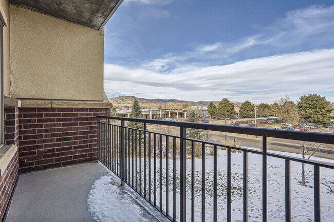 Building Photo - Boulder Bliss: Fully Furnished Studio