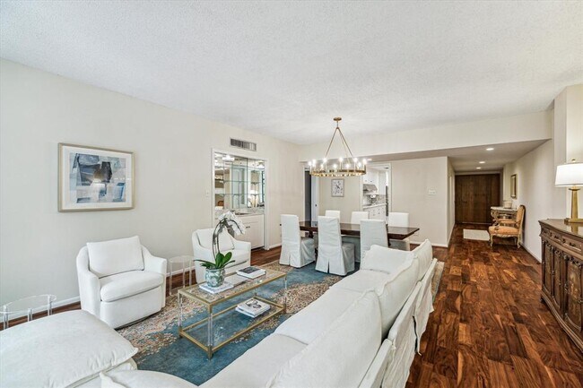 Building Photo - 4950 Woodway Dr