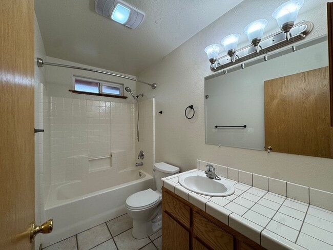 Foto del edificio - 1023 W Harris St