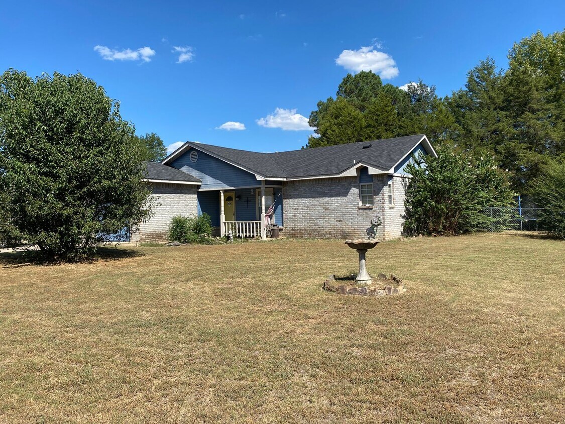 Building Photo - Greenwood Cutie Coming Soon! 3 bed 2 bath ...