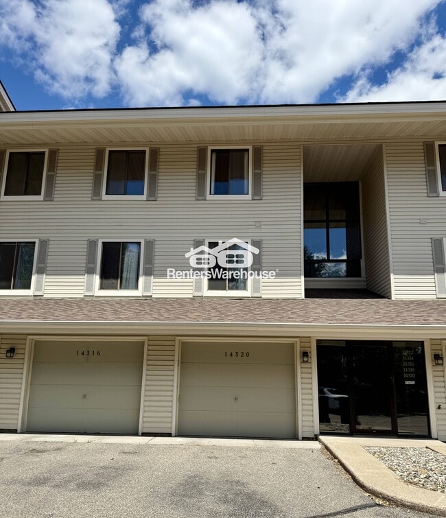 Building Photo - 14320 Fairway Dr