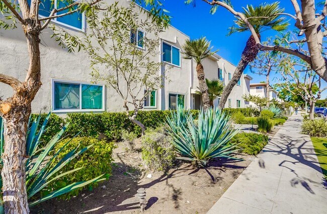 Foto del edificio - Pet Friendly Apartment Complex in South LA...