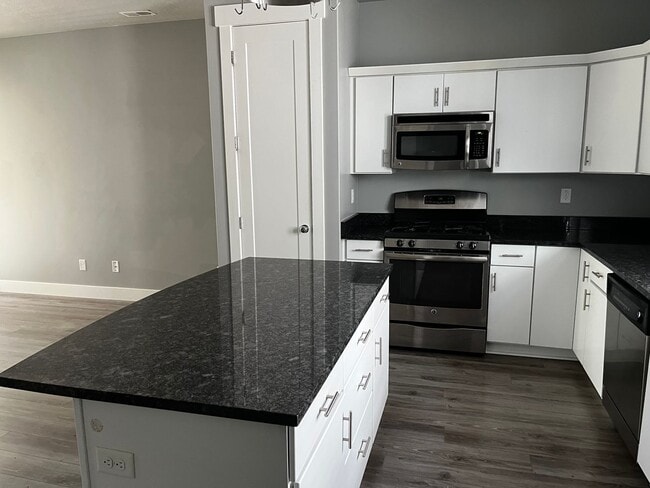 Building Photo - Incredible Downtown Salt Lake City Condo!