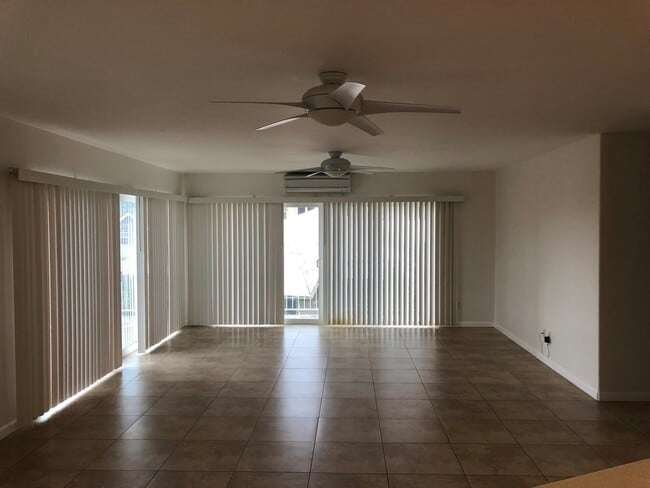 Building Photo - Private Duplex Home Across from Kahala Mall
