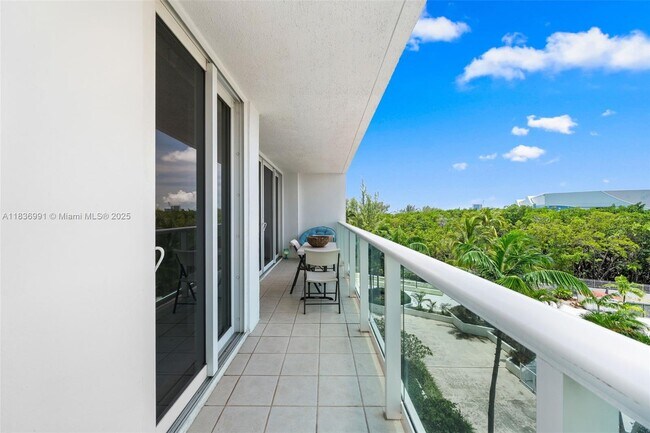 Building Photo - 100 Bayview Dr