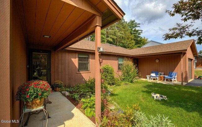 Foto del edificio - 24 Thimbleberry Rd