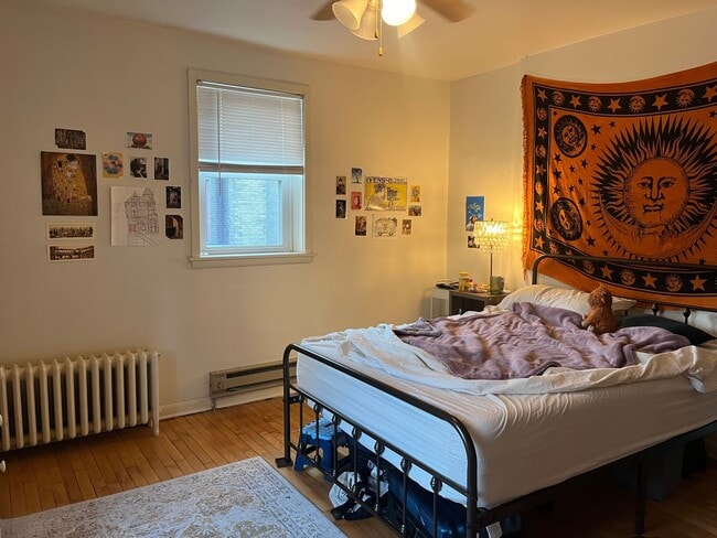 Interior Photo - 128-130