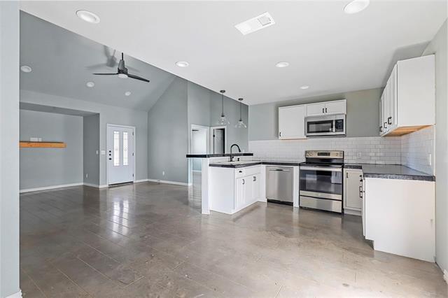 Foto del edificio - 6301 Hunterwood Dr