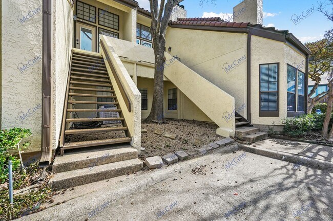 Foto del edificio - Freshly Renovated 2-Bed 2-Bath Condo Near ...