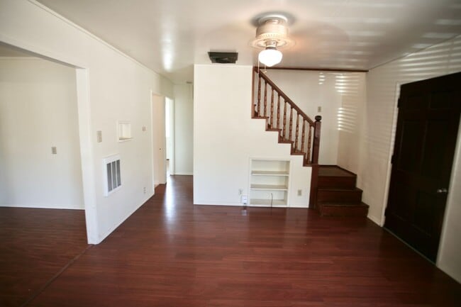 Building Photo - 3 Br that is a little bit country
