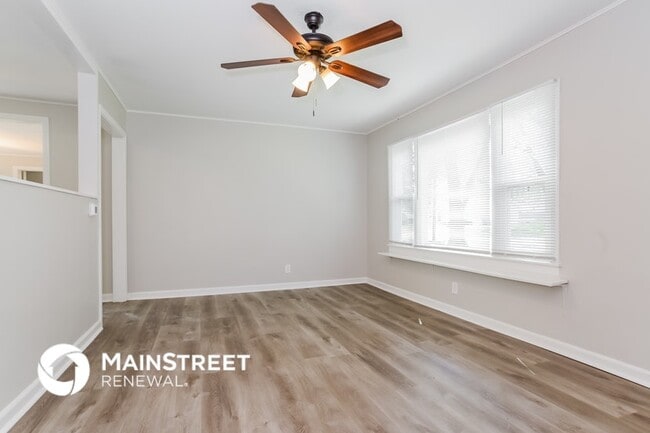 Building Photo - 11810 W 69th St