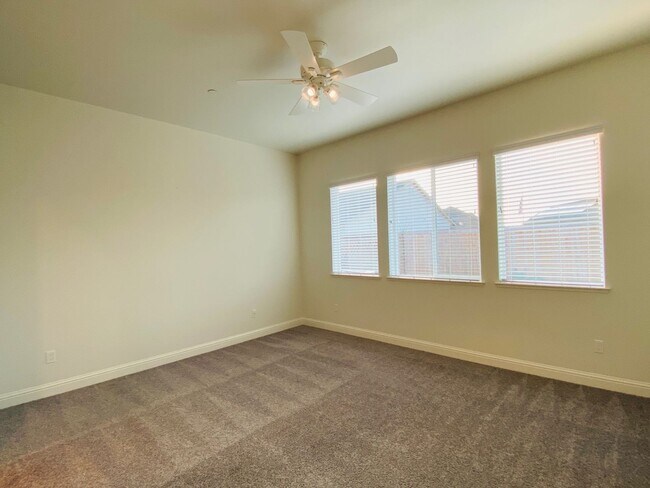 Building Photo - $2,450 Shaw and Leonard - Beautiful 3 Bedr...