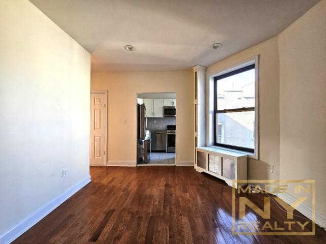 Foto del edificio - 1 bedroom in ASTORIA NY 11106