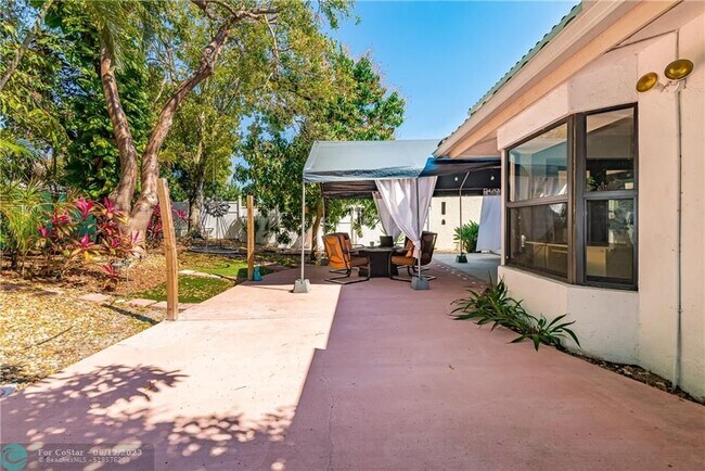 Foto del edificio - 10037 Country Brook Rd