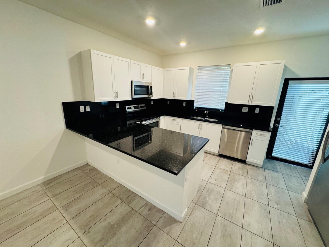 Foto principal - 1606 SW 28th Ct