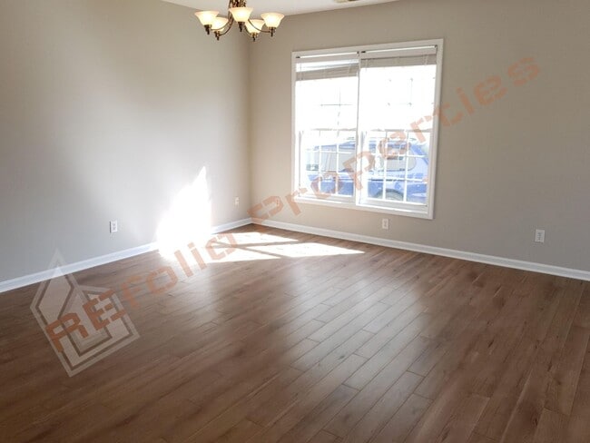 Foto del edificio - Lovely 4 Bedroom, 2.5 Bath Single-Family H...