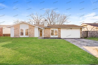 Building Photo - 405 W Austin St