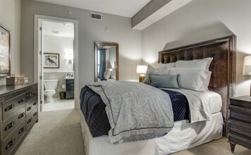 Building Photo - 2303 Mid Ln