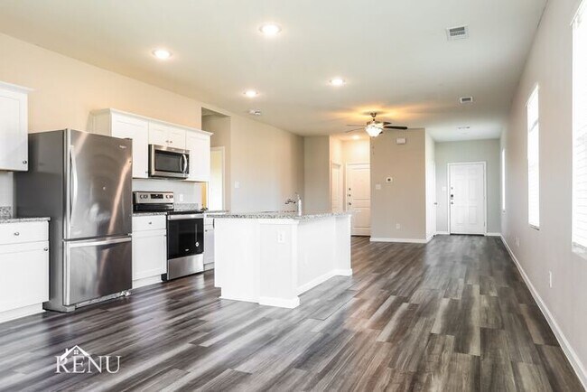 Foto del edificio - 6612 Charleston Dr