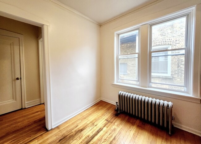 Building Photo - 3408 W Berteau Ave