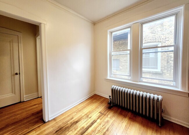 Foto del edificio - 3408 W Berteau Ave