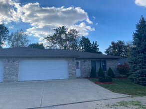 Building Photo - 607 Apple Hill Way